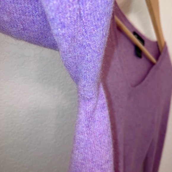 BLOOMINGDALE’S Cashmere V-Neck Dark Lavender Long Sleeve Sweater SZ: X-Small - Picture 6 of 7
